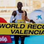 Joshua Cheptegei bate el récord mundial